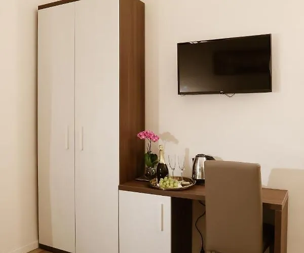 Elegant - Oda ve Kahvaltı Roma